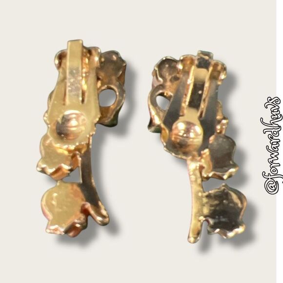 1950's Moonglow Lucite Thermoset Gold Tone Clip-On Earrings - Picture 3 of 8